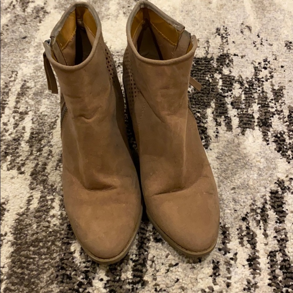 Universal Thread Tan Block Heel Booties 7.5 Used